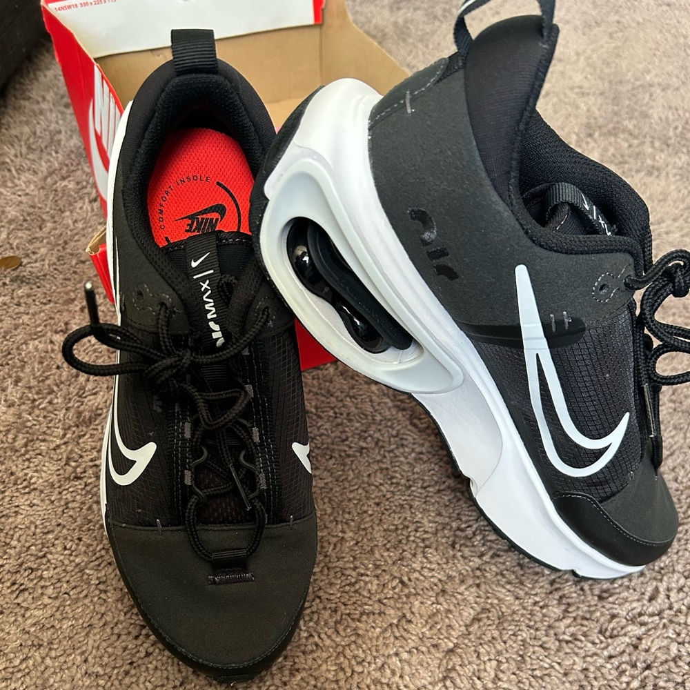 Nike shoes size 8.5 women new